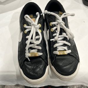 Nike leather with beads on shoelaces shoes